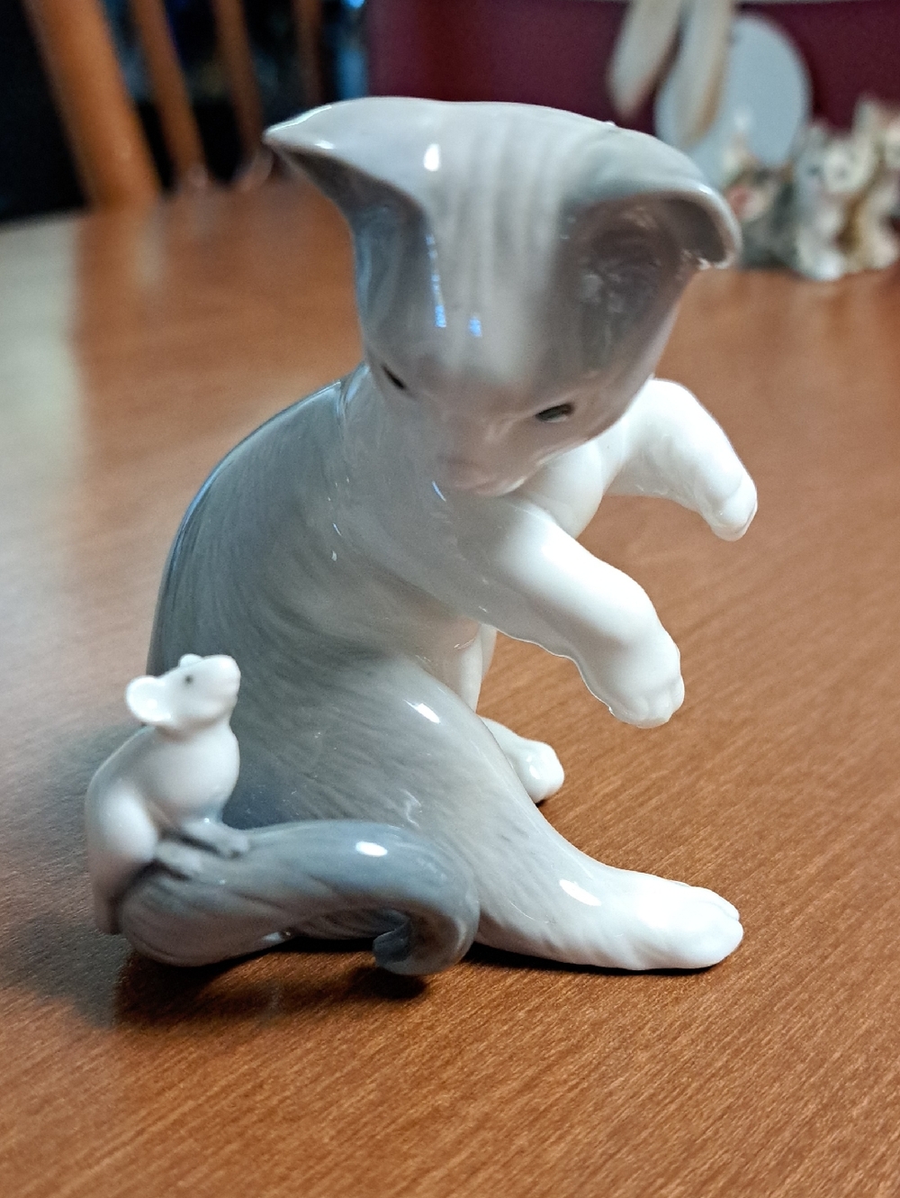Lladro White Porcelain Kitten Figurine with Blue Mark